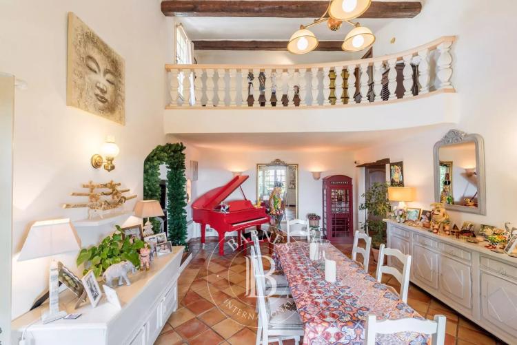 Grasse Saint-Jean - Villa avec appartement indépendant en position dominante vue mer au calme