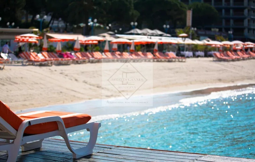 Juan-les-Pins – 4 pièces en dernier étage, à pied de la plage