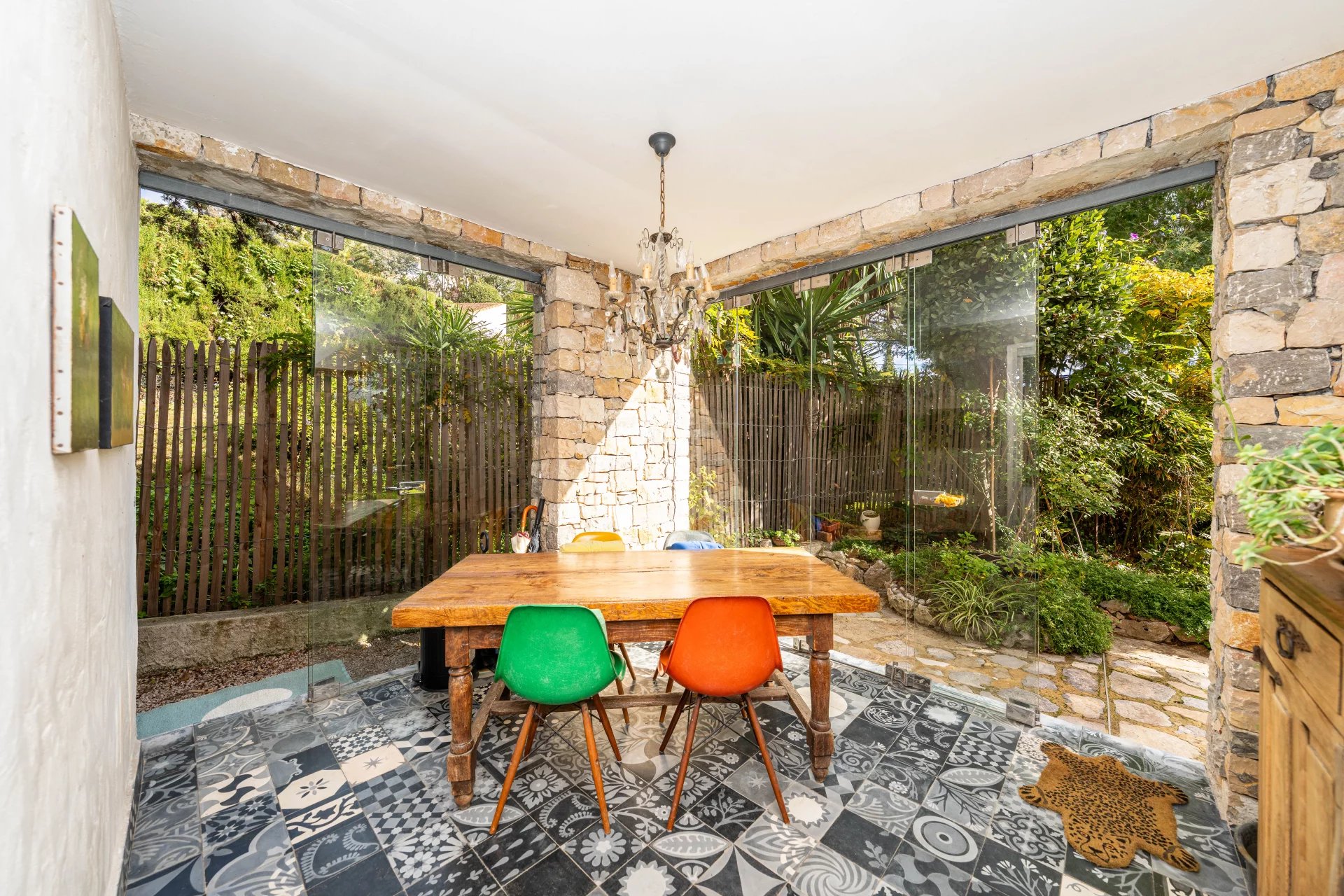 CANNES CROIX DES GARDES - MAISON DE CARACTERE – BEAUX VOLUMES