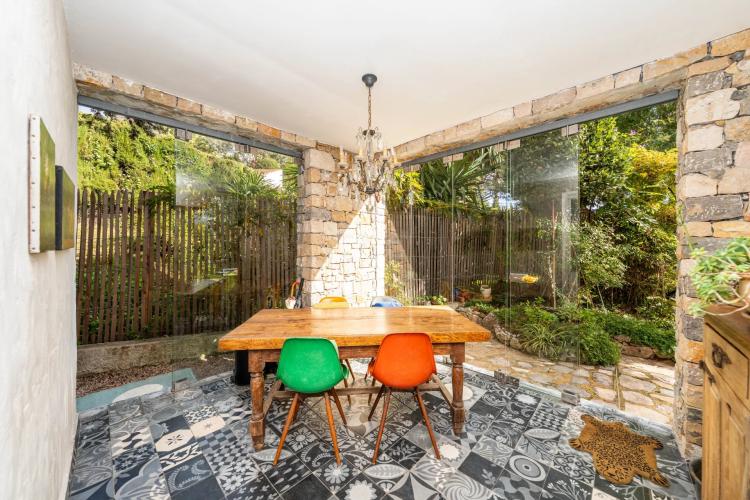 CANNES CROIX DES GARDES - MAISON DE CARACTERE – BEAUX VOLUMES