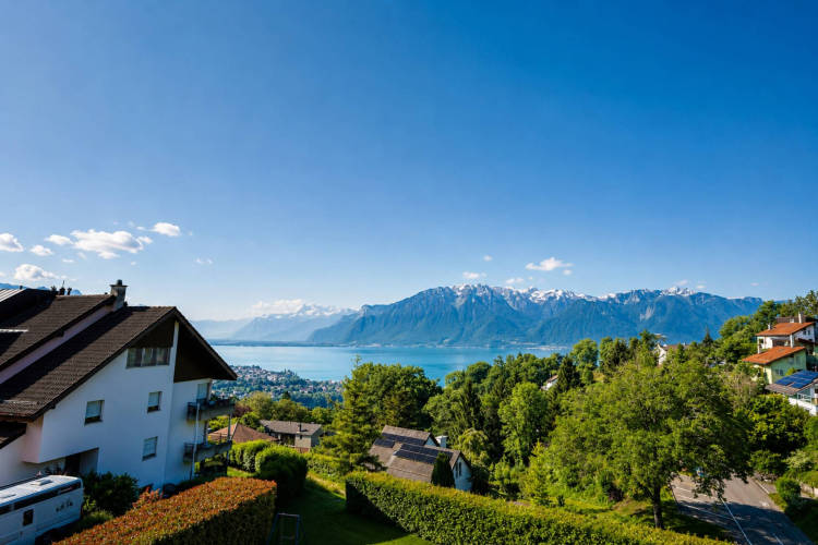 Magnifique attique en duplex avec vue imprenable sur le lac 