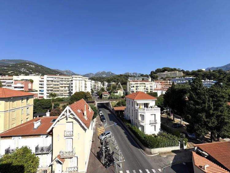 En exclusivité trois pièces à vendre avec terrasse, belle vue dégagée et garage