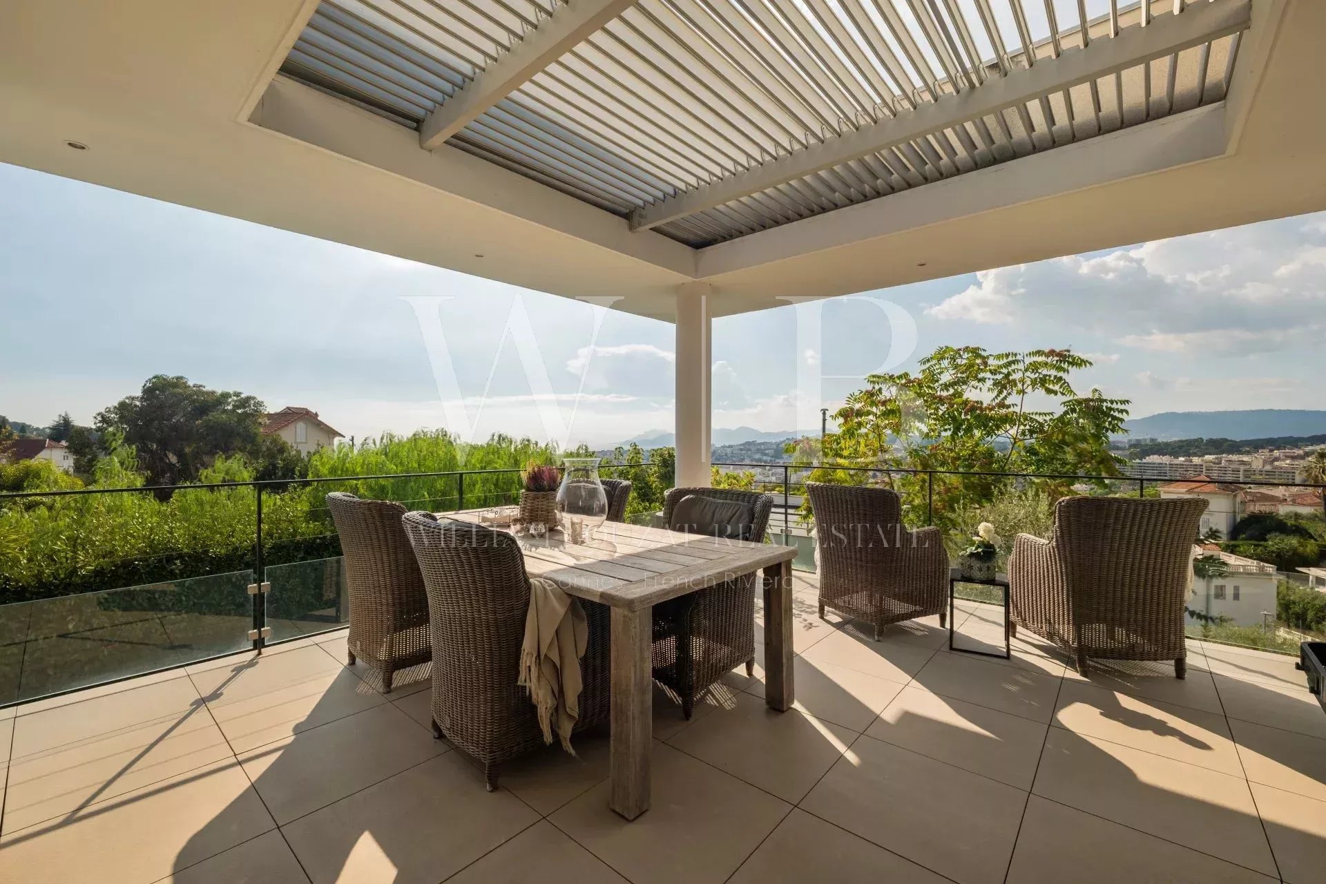 Le Cannet résidentiel - Superbe villa contemporaine avec vue mer et piscine