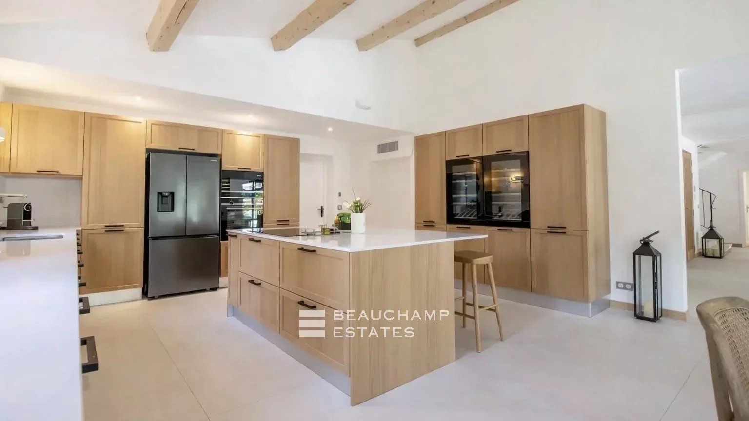 Villa neuve à pieds de la plage des Canoubiers