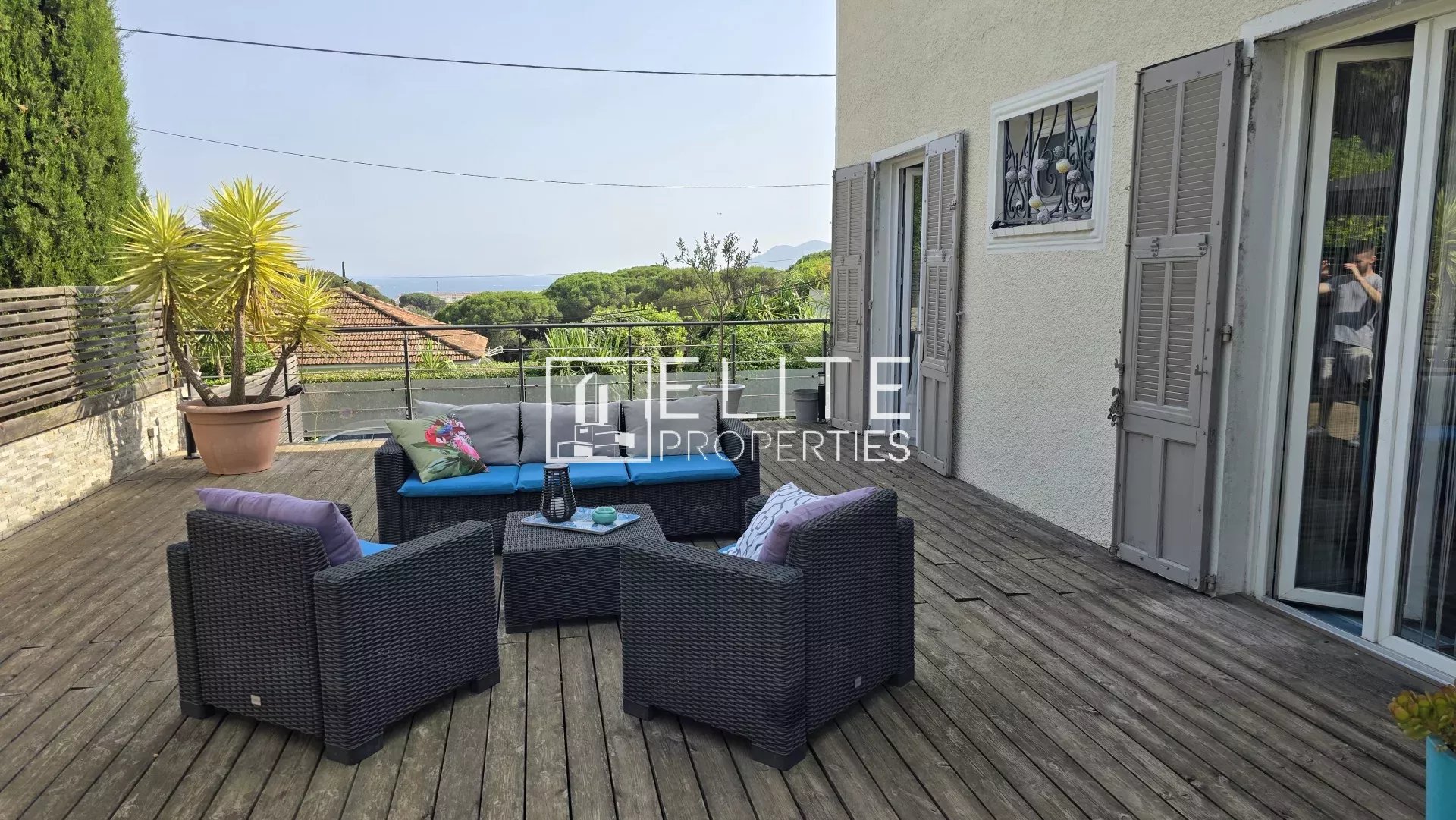 MAISON 5 PIÈCES  112 m² – VUE MER & PISCINE – CANNES