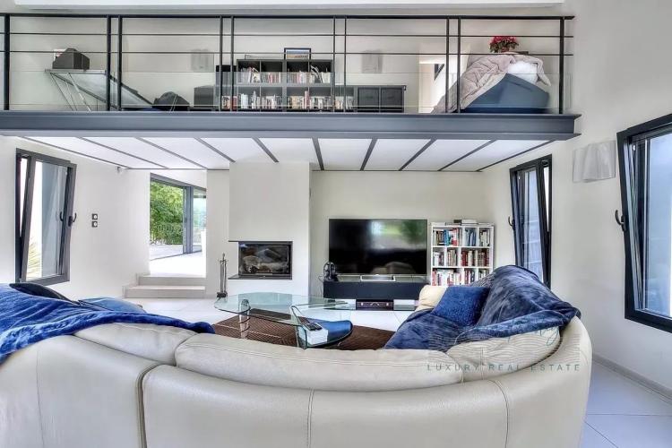 MOUGINS- Maison de Charme