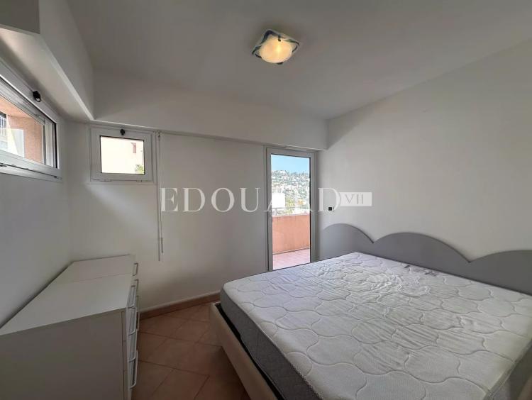 En exclusivité deux pièces avec terrasse, magnifique vue mer, spectaculaire solarium, spacieux parking