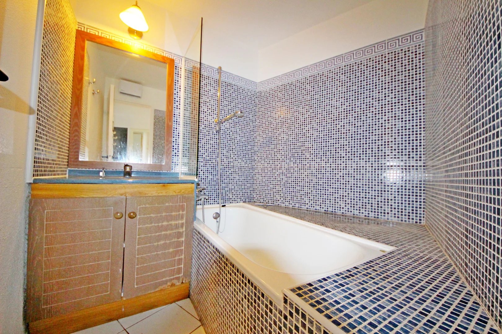 AGAY CAP ESTEREL LE HAMEAU 3 PIECES PREMIER ETAGE. ACCES FACILE. PARKING