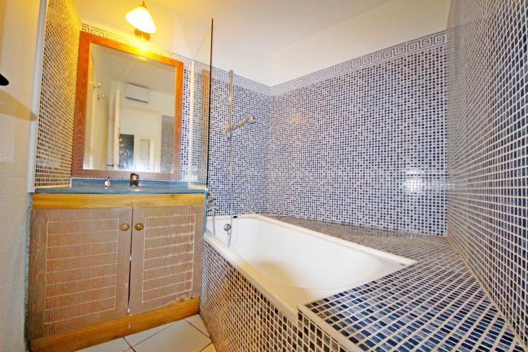 AGAY CAP ESTEREL LE HAMEAU 3 PIECES PREMIER ETAGE. ACCES FACILE. PARKING