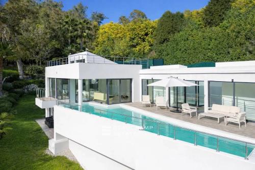 Villa contemporaine - vue mer & volumes généreux – Cannes