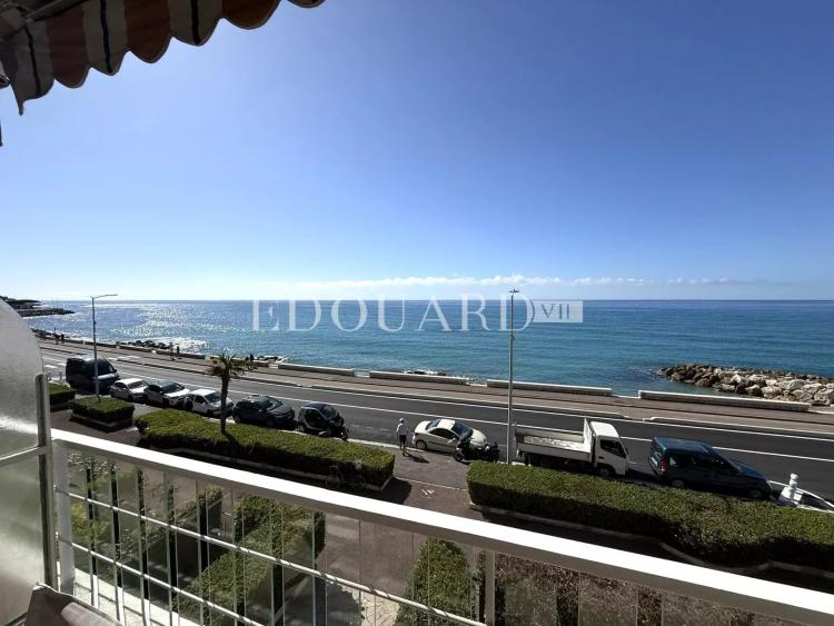 En exclusivité trois pièces face aux plages avec terrasse, splendide vue mer panoramique et garage