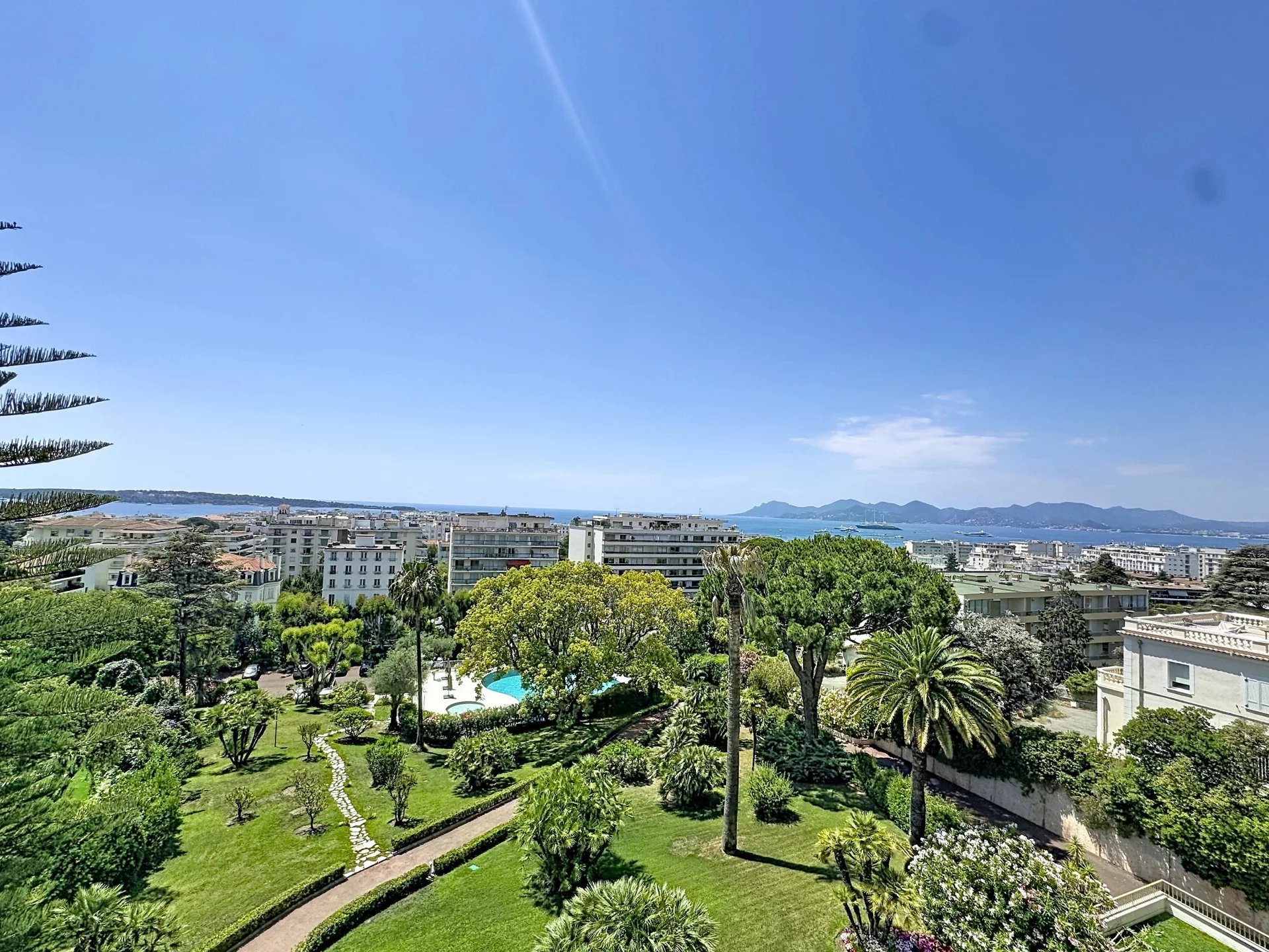 CANNES BASSE CALIFORNIE APPARTEMENT D'EXCEPTION 4 PIECES VUE MER