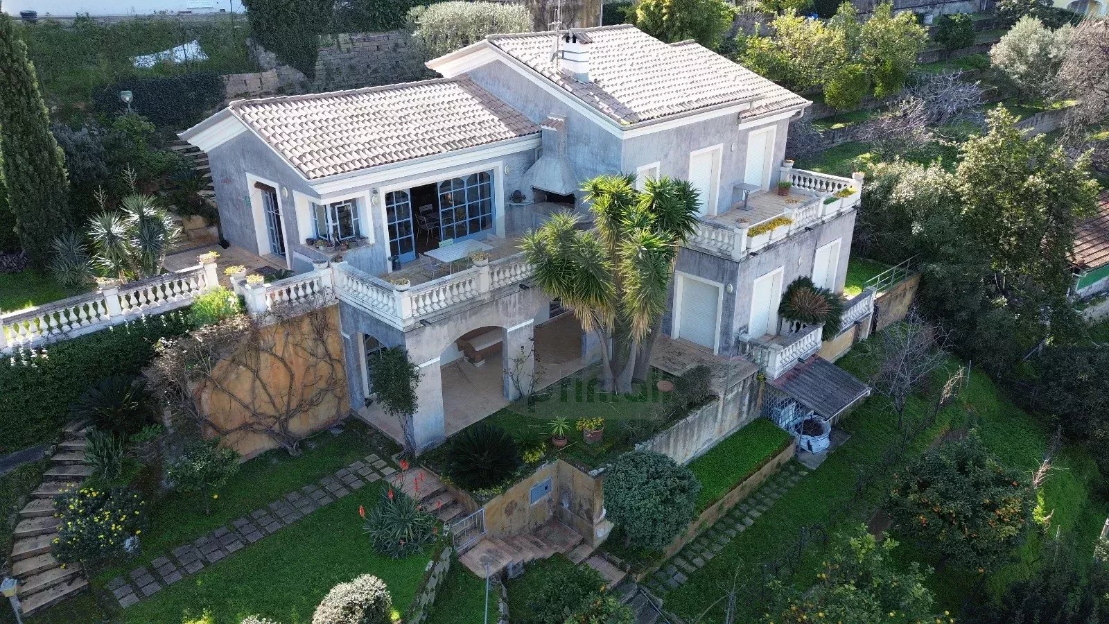Élégante Villa avec Vue Panoramique – Menton, Quartier Résidentiel