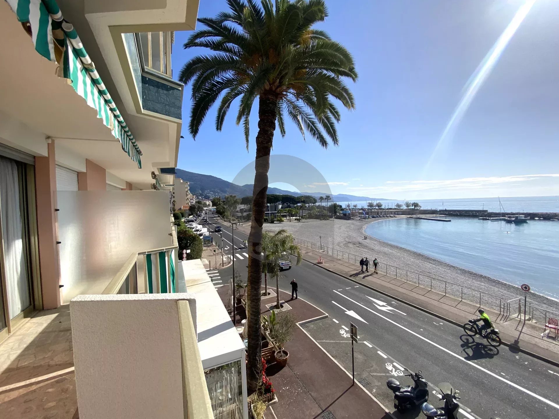 FRONT DE MER 2P 43M2 AVEC TERRASSE 12M2 CAVE