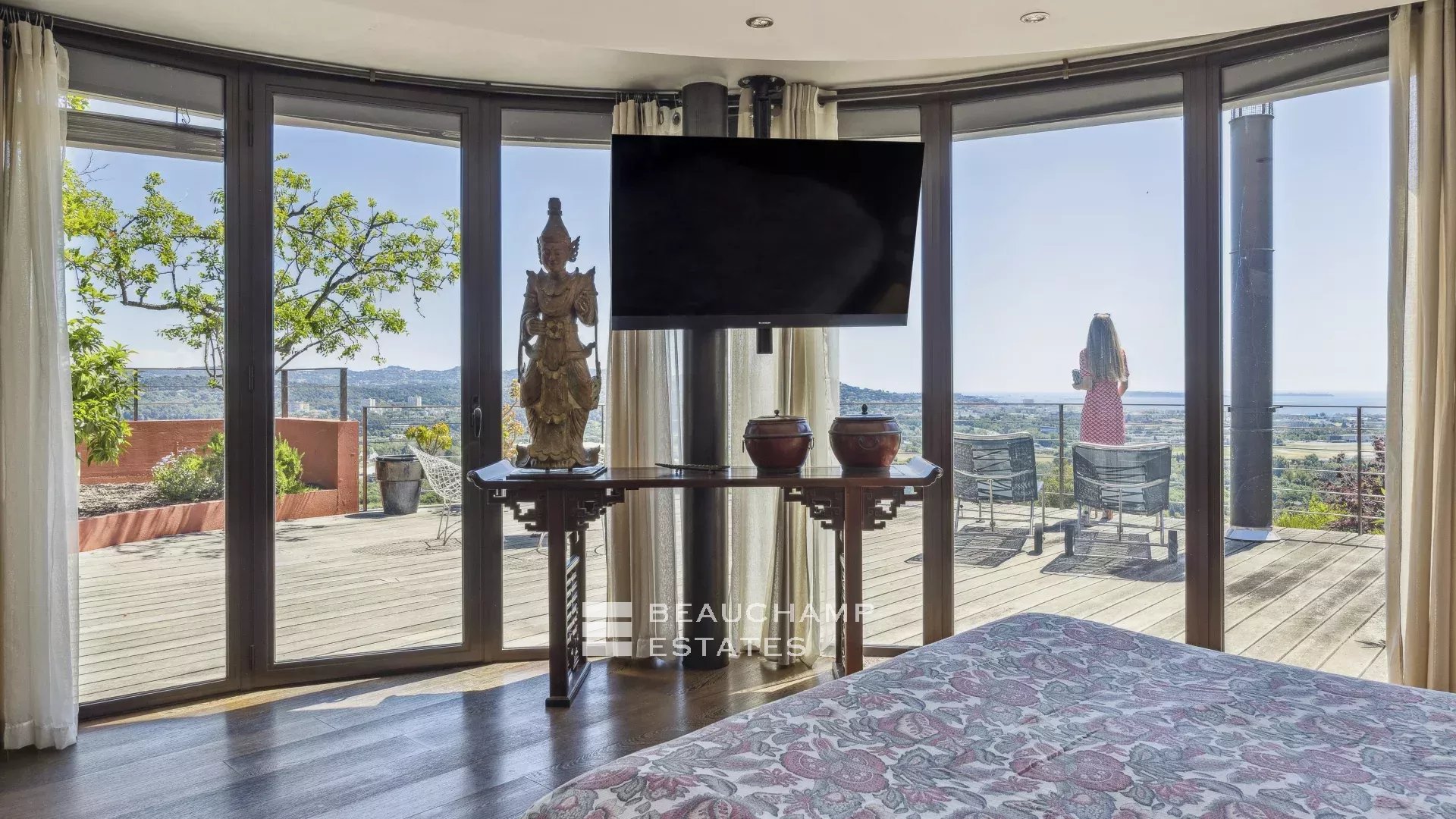 Rare villa d’architecte 5 chambres vue mer quartier du Capitou à Mandelieu