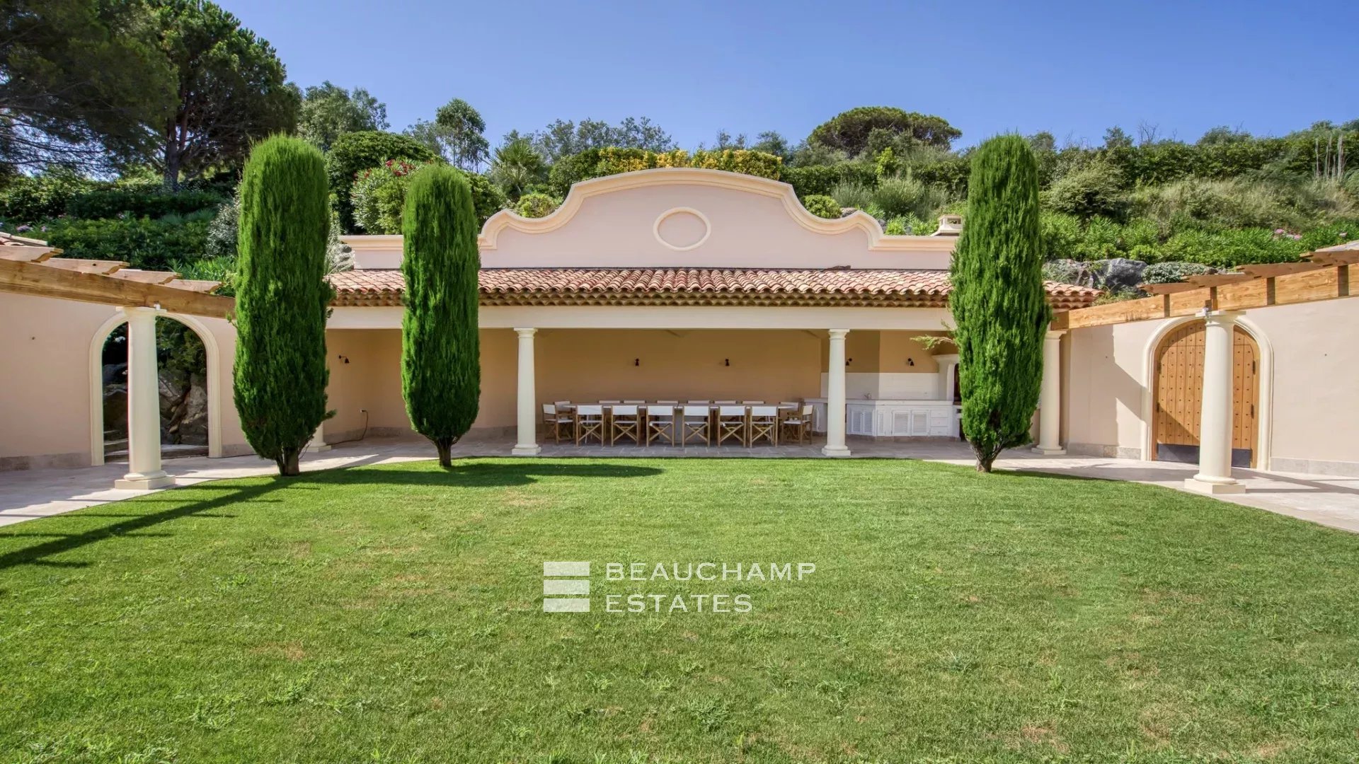 Villa provençale ultra-luxueuse située dans le prestigieux domaine des Parcs de Saint-Tropez