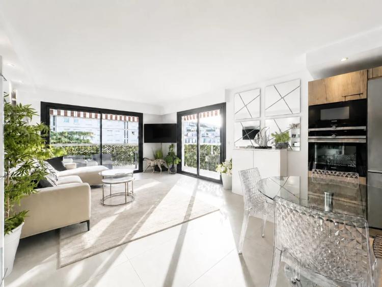 APPARTEMENT T3 AVEC GRANDE TERRASSE D'ANGLE BANANE