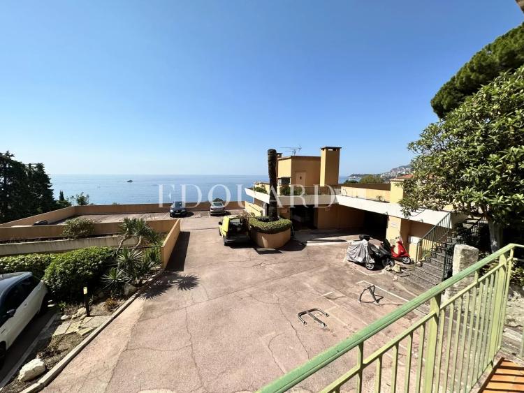 En exclusivité appartement triplex avec deux balcons, belle vue mer panoramique et spacieux garage