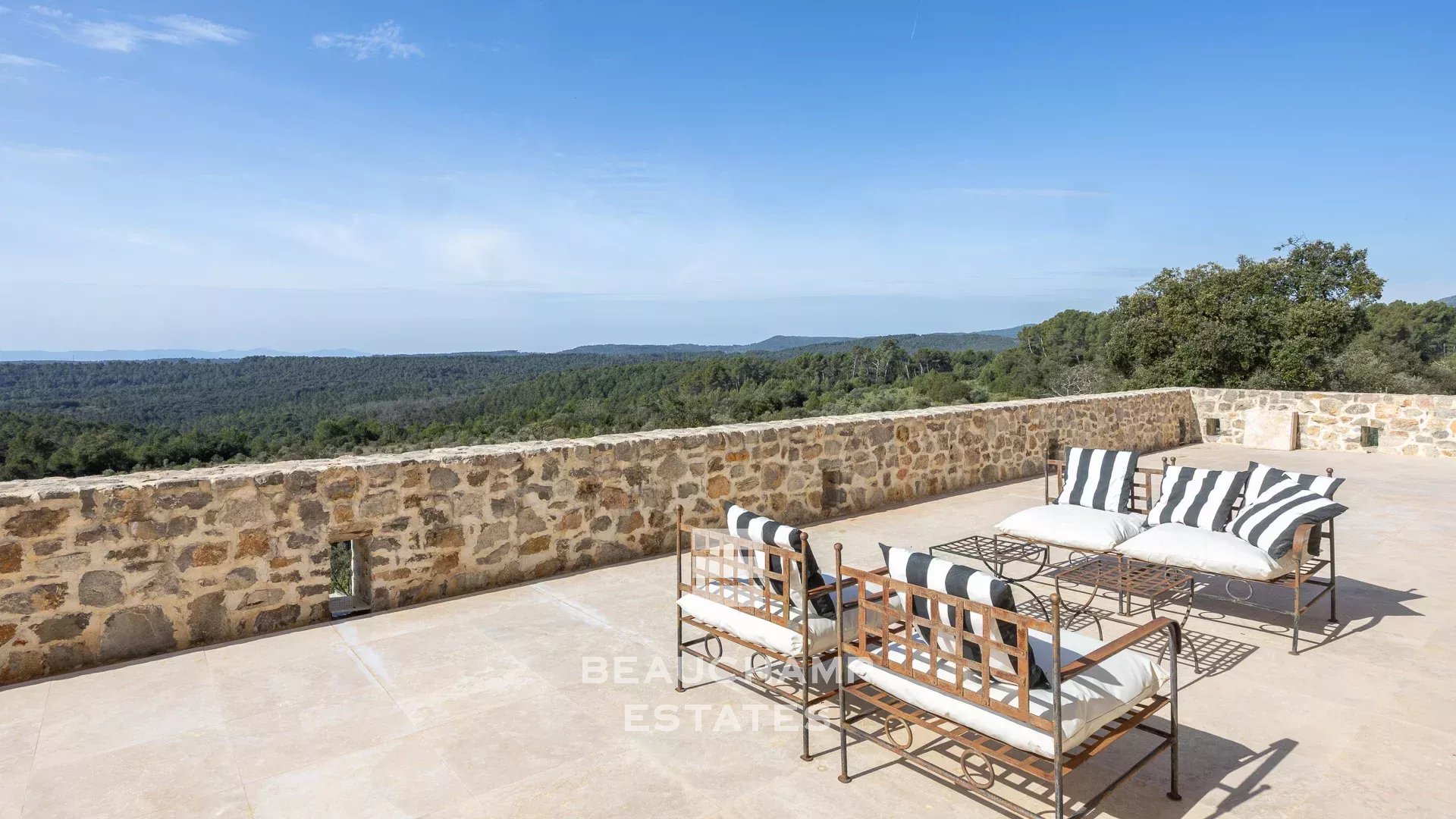 Bastide en Pierre de 20 Hectares vue panoramique - Fayence