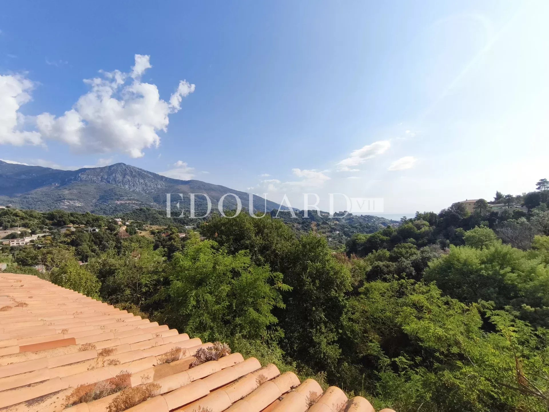 Villa provençale de 350 m² divisée en plusieurs appartements, idéale résidence principale ou investissement locatif