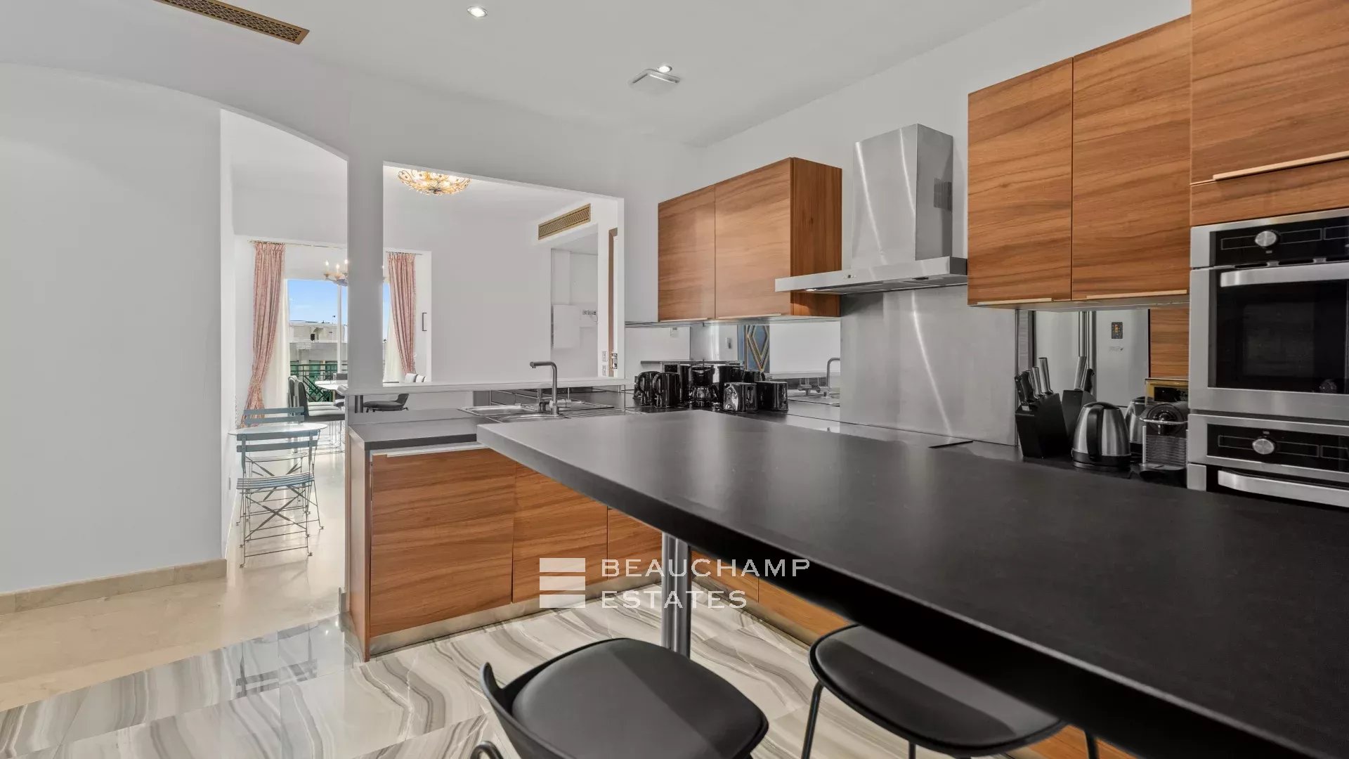 À deux pas de la Croisette – Appartement familial, Cannes, 4 chambres, volumes généreux & cave