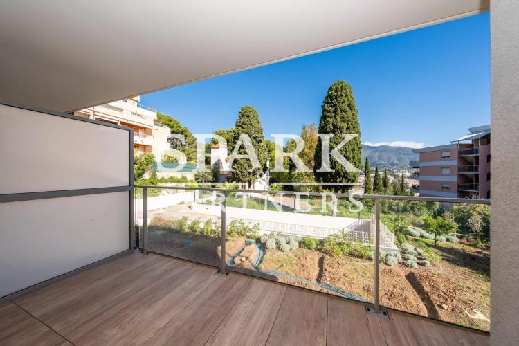 Roqbrune Cap Martin - Moderne appartement de 3 pièces avec jardin