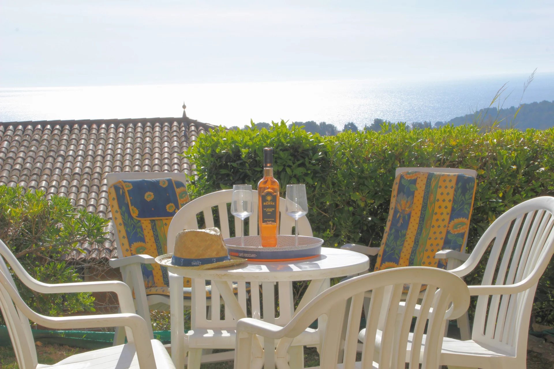 AGAY CAP ESTEREL BEAU 4 PIECES DUPLEX AVEC JARDIN ET VUE MER PANORAMIQUE. PARKING A PROXIMITE