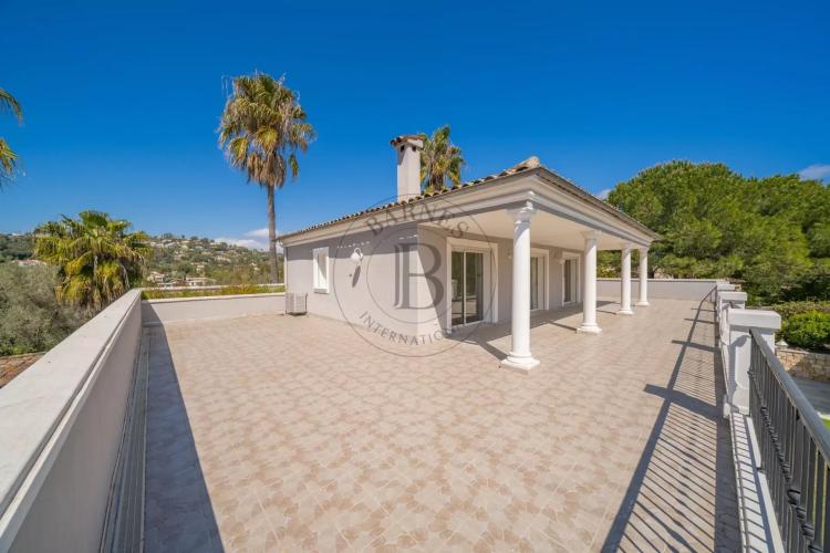 MOUGINS – DOMAINE PRIVÉ – PROCHE MOUGINS SCHOOL