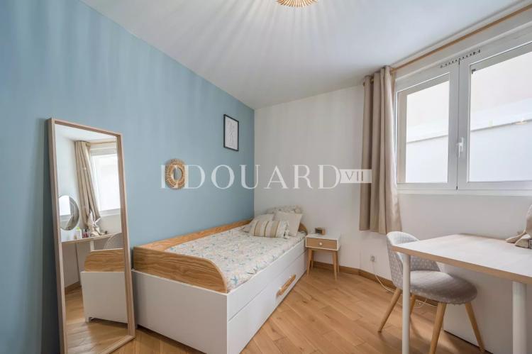 Sur la commune de Villefranche sur Mer,  charmant trois/quatre pièces à vendre avec grande terrasse