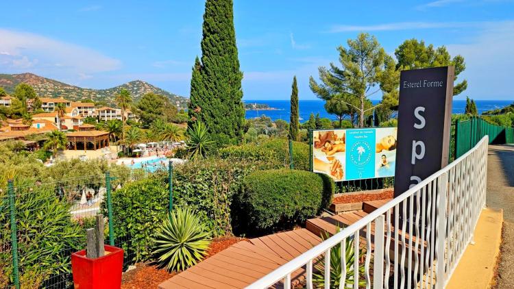 ACHAT SAINT RAPHAEL  Proche des plages d'Agay, dans domaine sécurisé avec golf, tennis