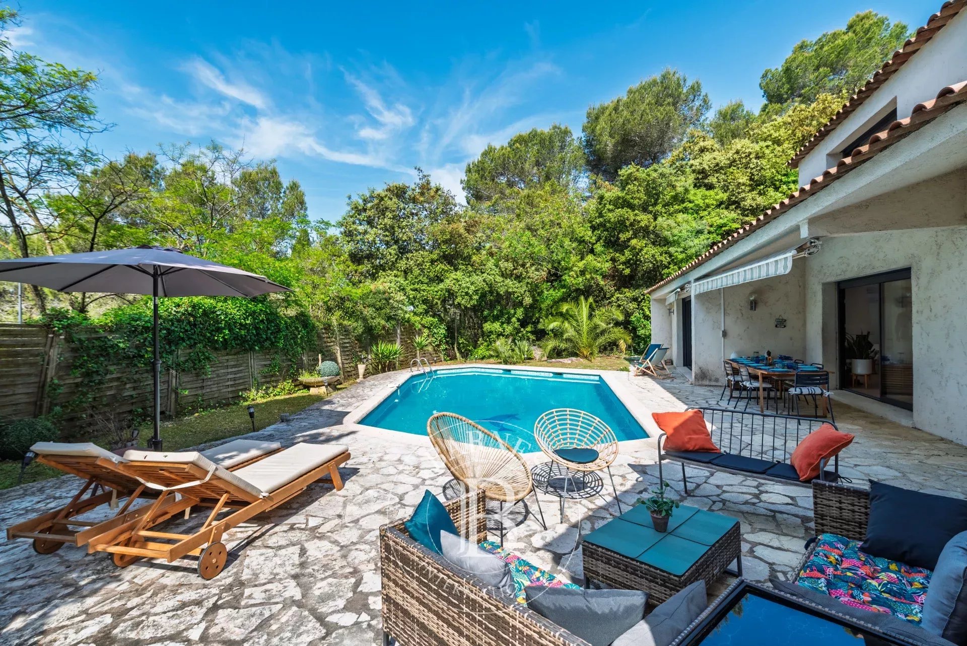 Roquefort-les-Pins - Villa familiale à pied des écoles et commerces