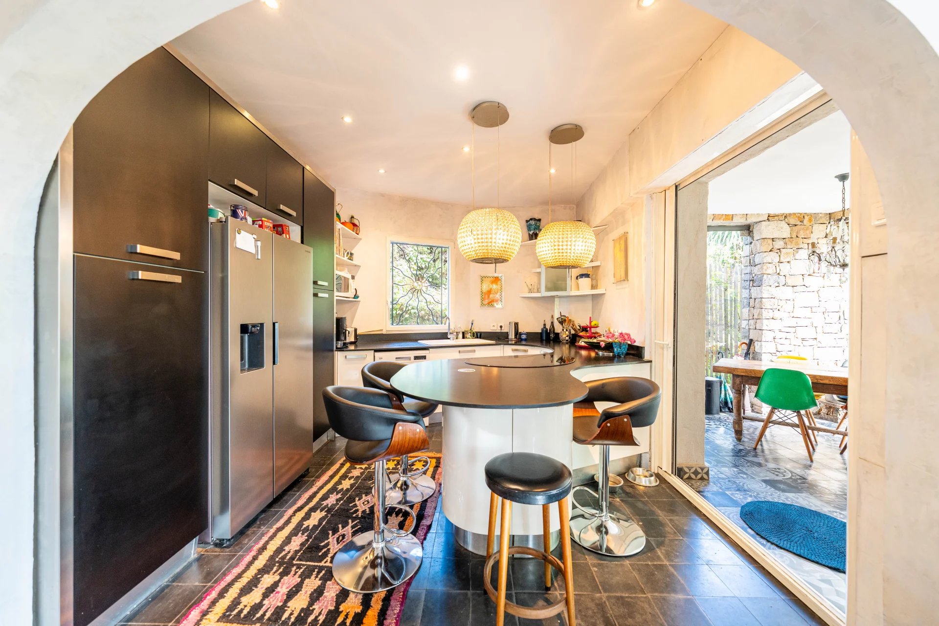 CANNES CROIX DES GARDES - MAISON DE CARACTERE – BEAUX VOLUMES