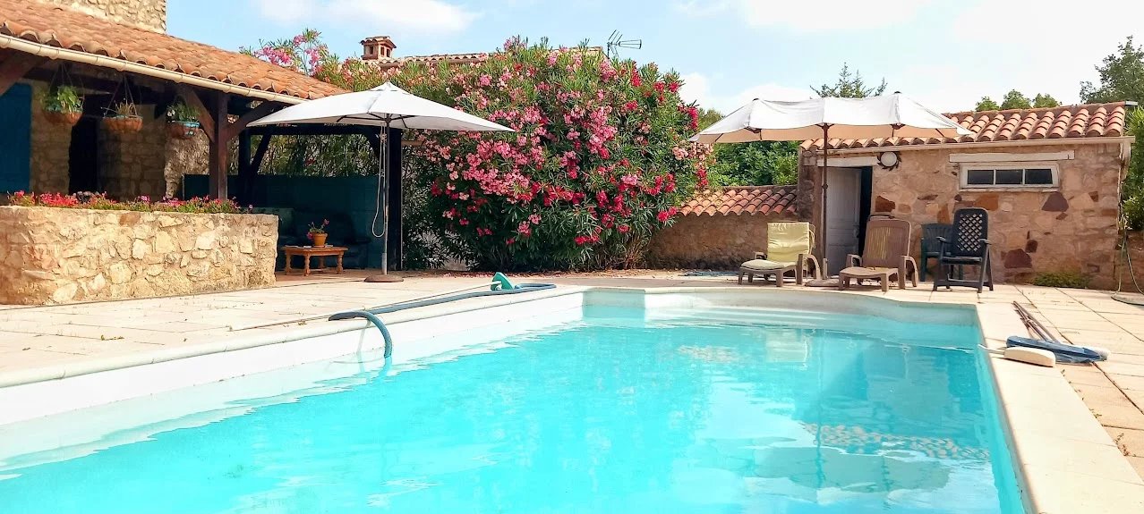 Propriété d’Exception à Vendre – 6 600 m² avec Piscine et 3 Bâtiments