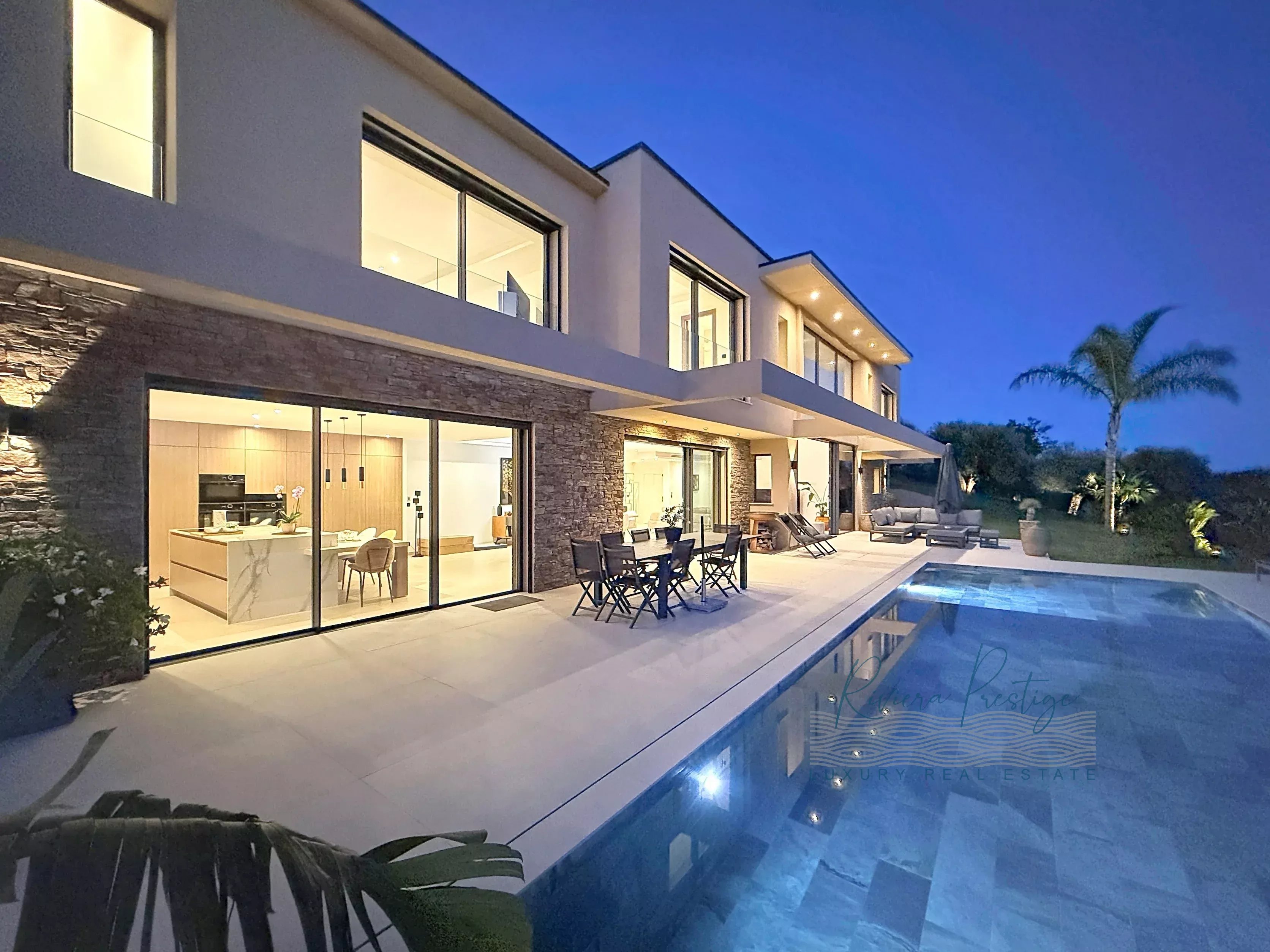 OPIO: Contemporaine dans domaine privé avec vue sur le golf et le vieux village