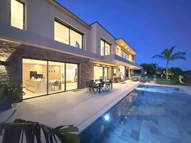 OPIO: Contemporaine dans domaine privé avec vue sur le golf et le vieux village