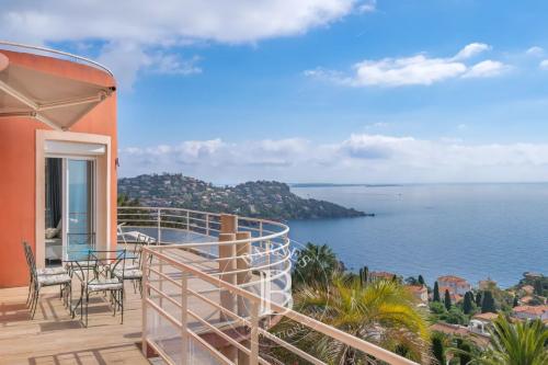 THÉOULE - VILLA FAMILIALE AVEC VUE MER PANORAMIQUE