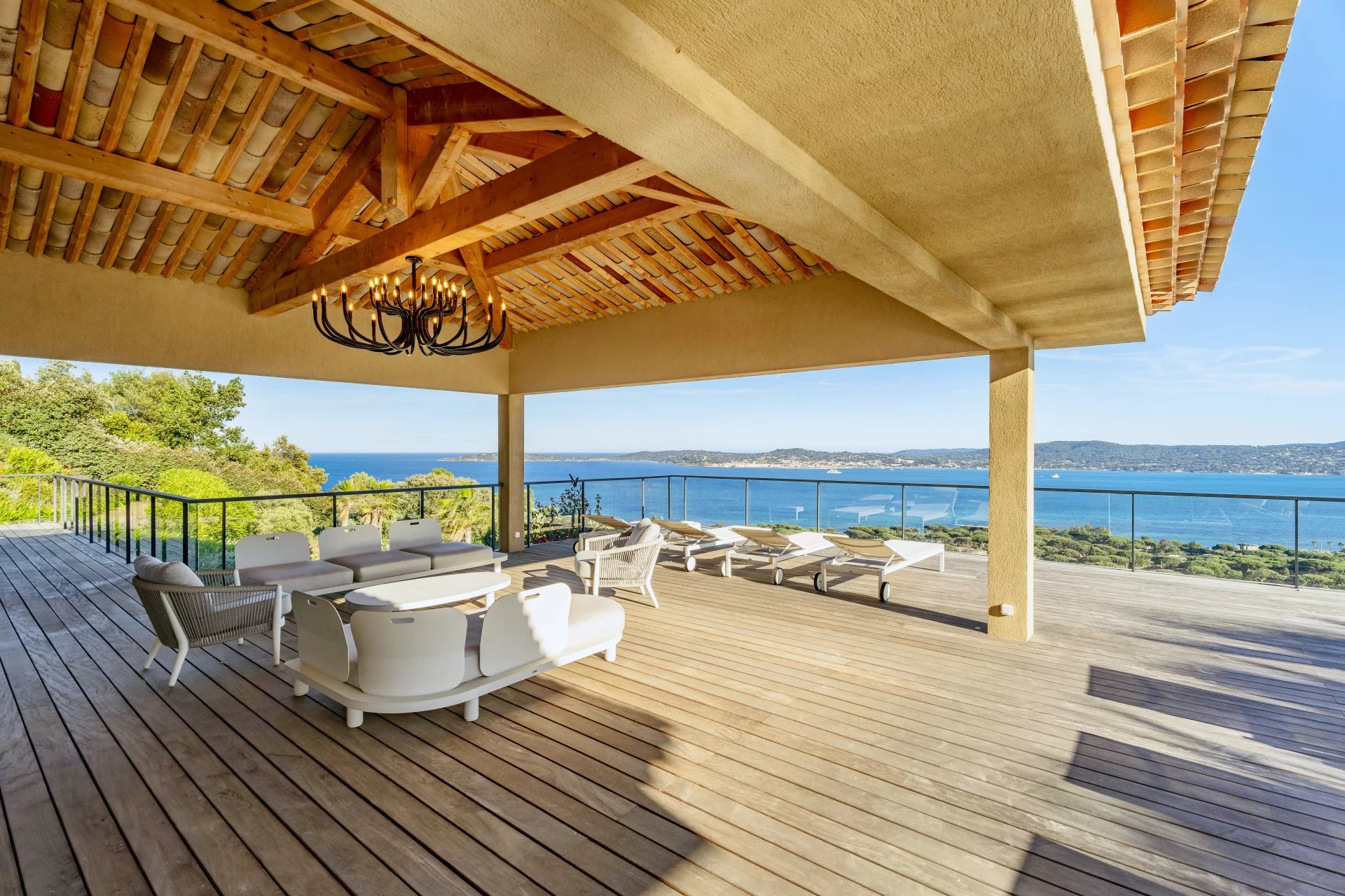 Villa neuve avec vue mer panoramique à vendre à Beauvallon