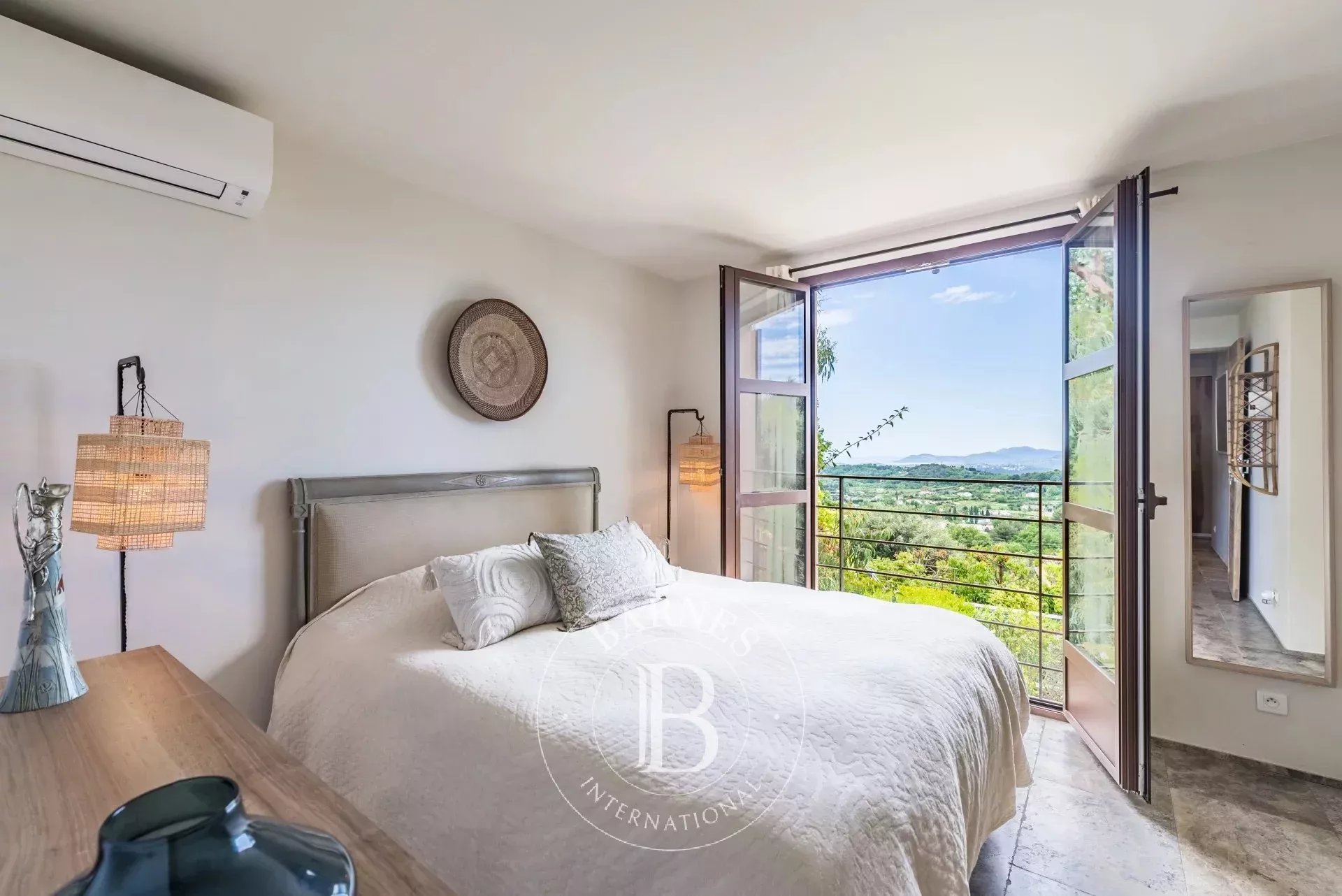 Chateauneuf-Grasse - Mas Contemporain avec Vue Mer, 5 Chambres