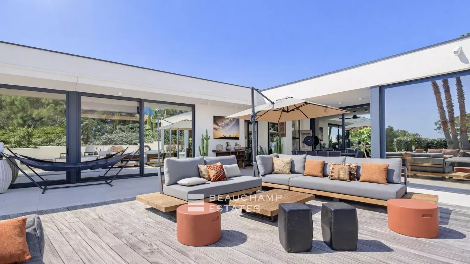 Villa contemporaine intimiste de luxe à pieds des plages de Pampelonne