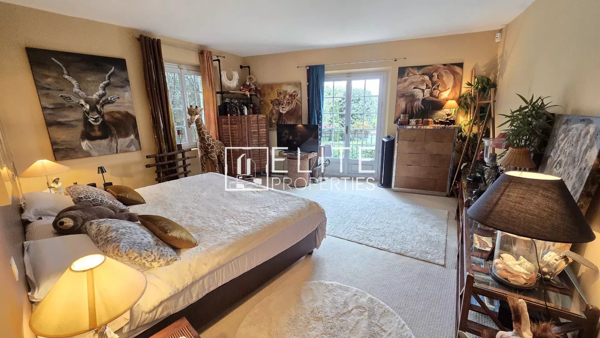 MAISON DE 260 m² – PISCINE CHAUFFÉE – ROQUEFORT-LES-PINS