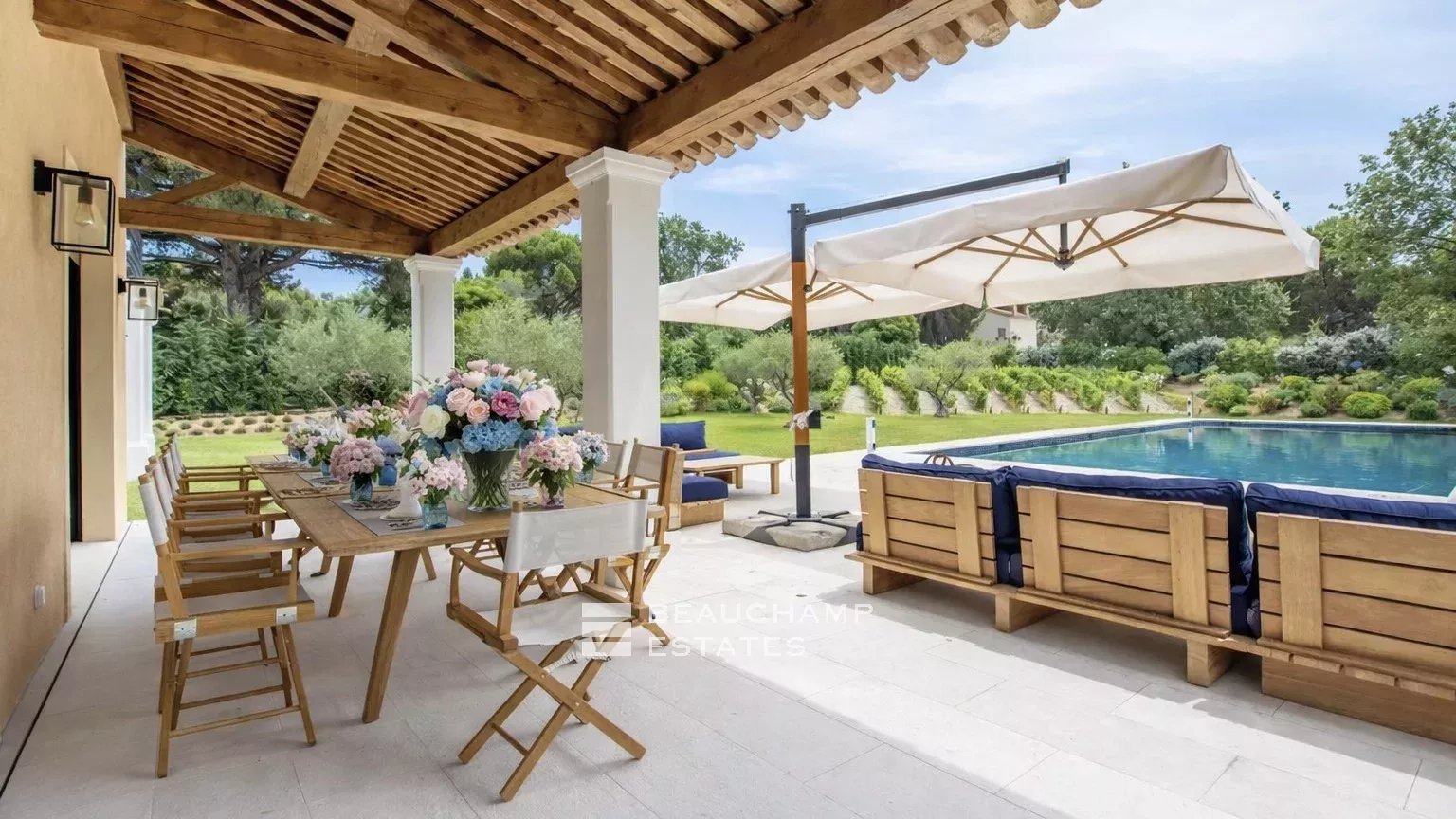 Villa neuve à pieds de la plage des Canoubiers