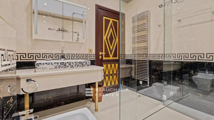 À deux pas de la Croisette – Appartement familial, Cannes, 4 chambres, volumes généreux & cave