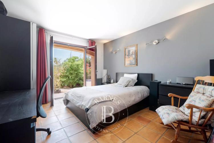 Vence – Villa au cœur d’un domaine fermé - 5 chambres - vue  village et collines