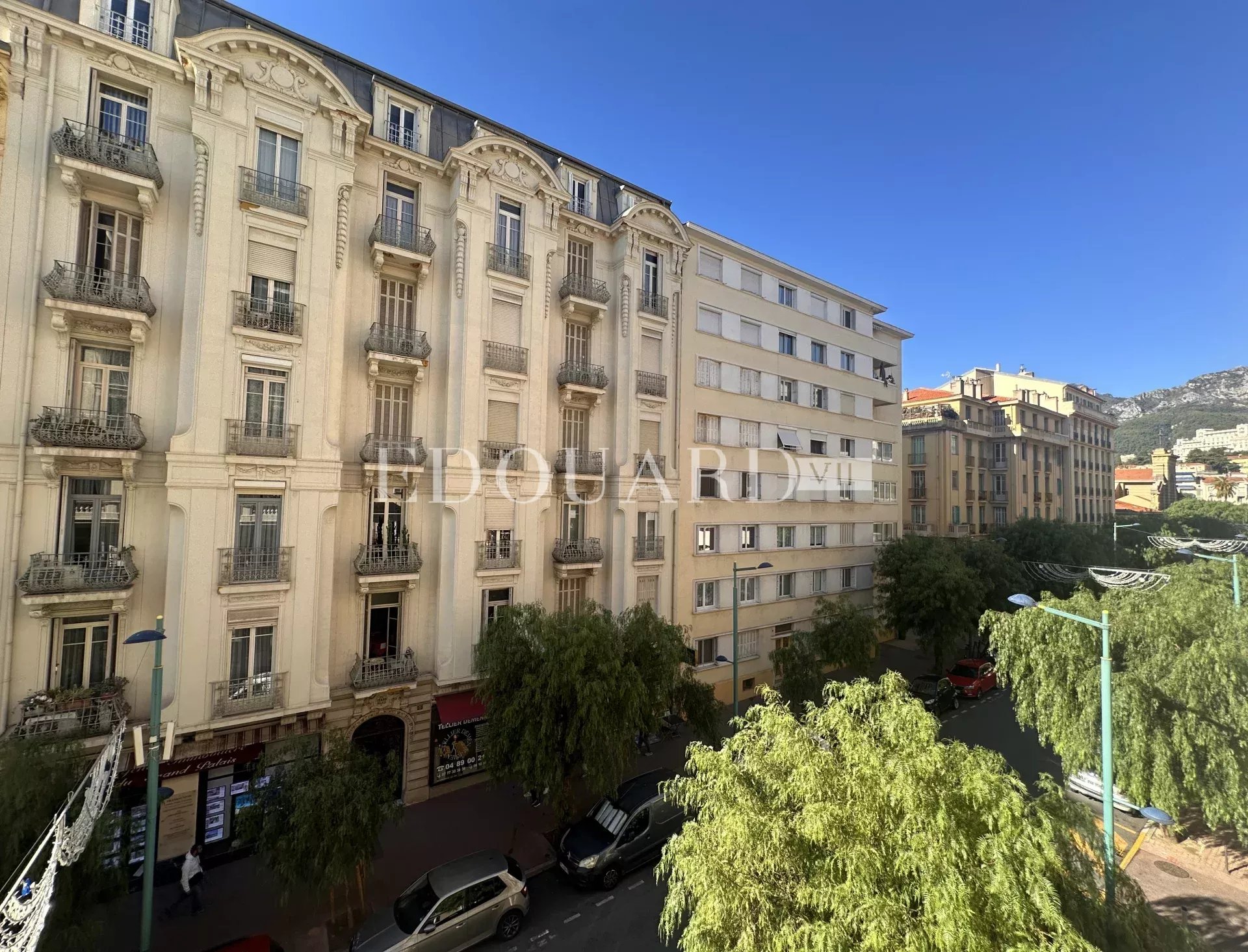 Charmant trois pièces avec agréable aperçu mer, dans magnifique immeuble classé avec conciergerie