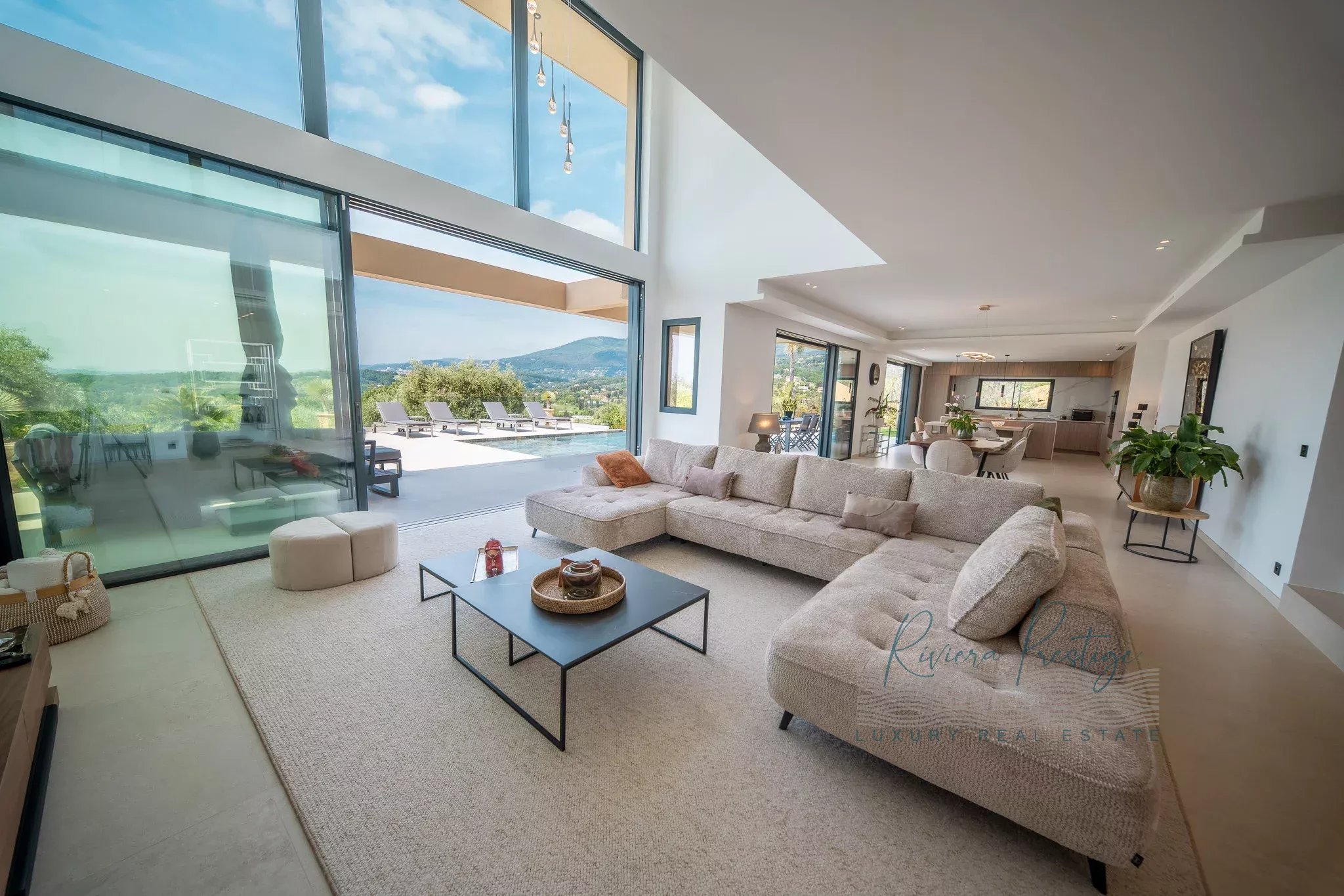 OPIO: Contemporaine dans domaine privé avec vue sur le golf et le vieux village