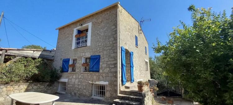 Propriété d’Exception à Vendre – 6 600 m² avec Piscine et 3 Bâtiments