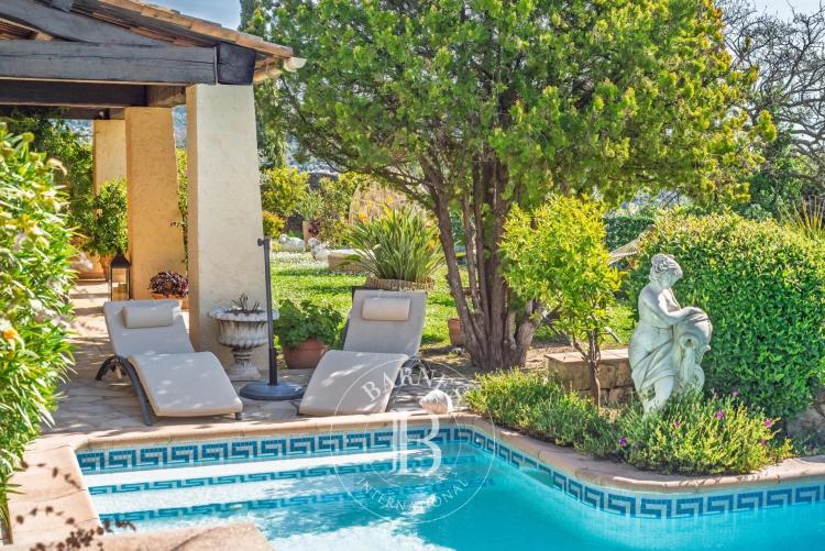 Grasse Saint-Jean - Villa avec appartement indépendant en position dominante vue mer au calme