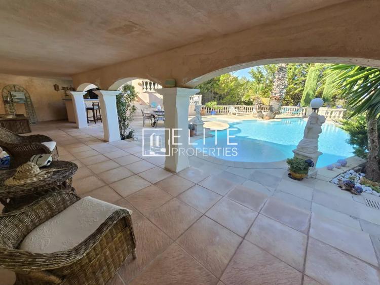 VILLA DE 205m² + PISCINE LES ADRETS