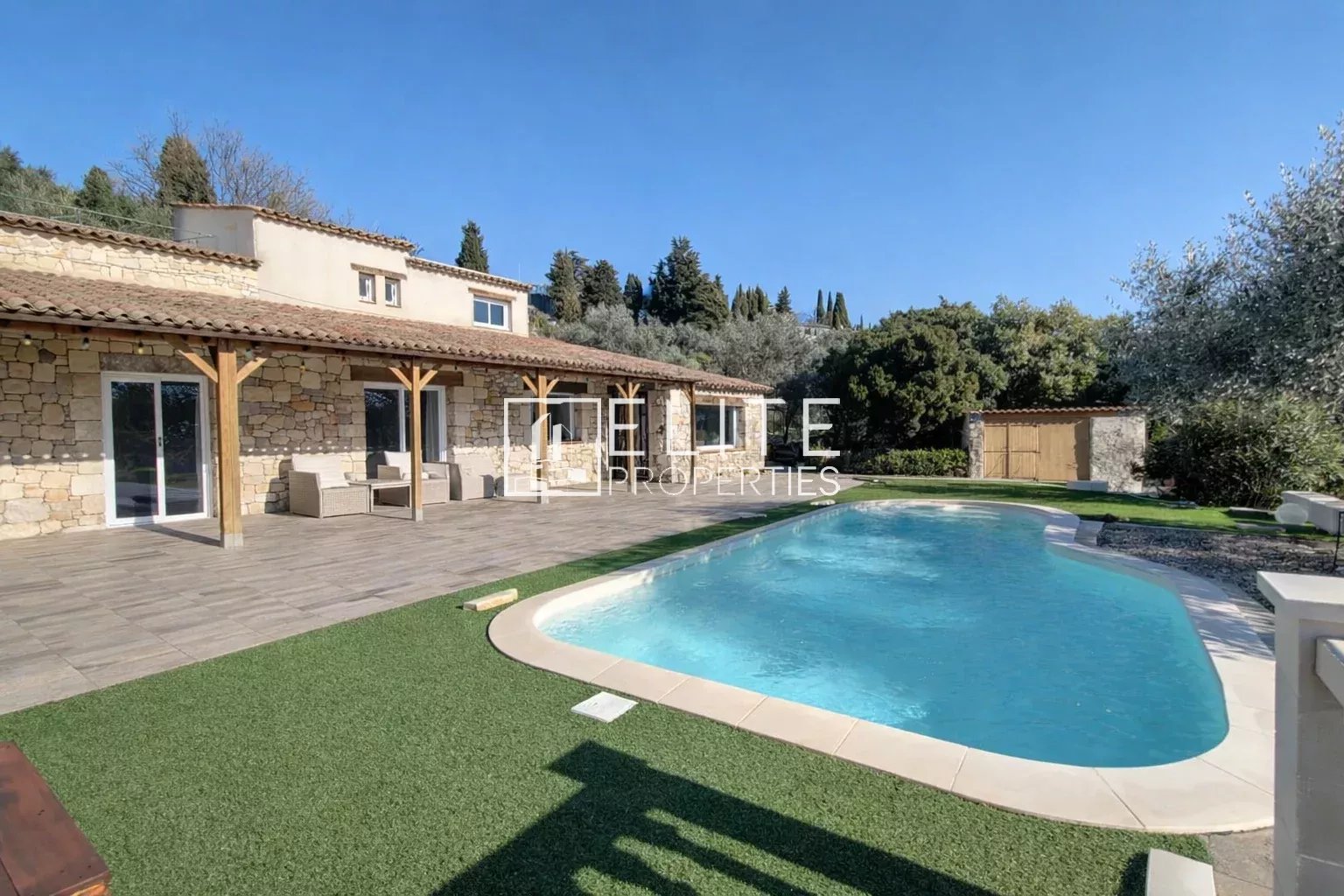 LE TIGNET villa 208 m² + piscine vue dégagée sur le lac de Saint Cassien, mer et collines environnantes