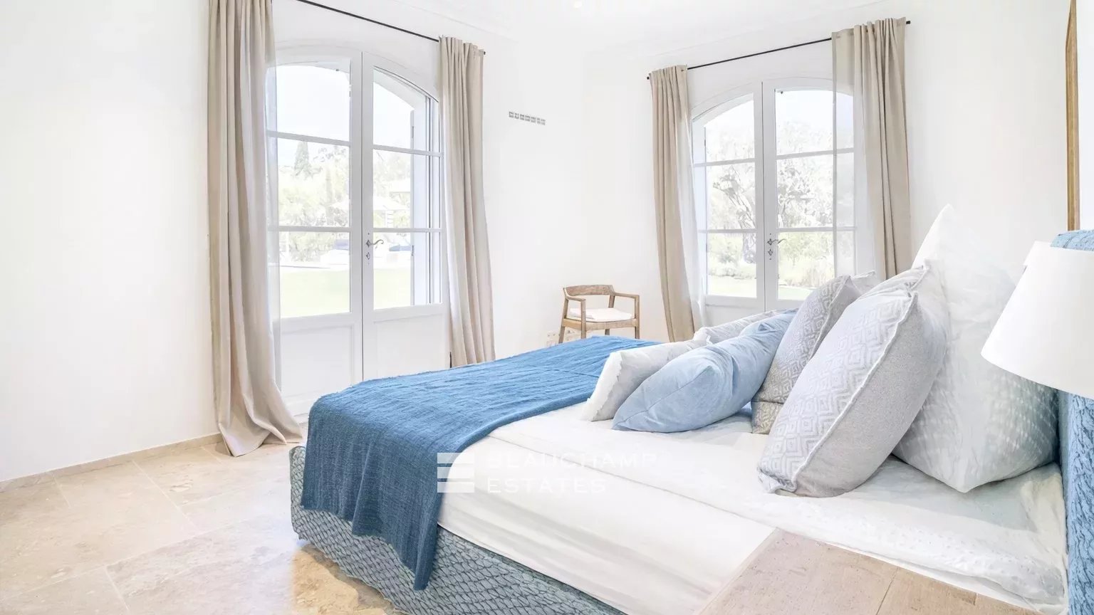 Villa neuve chic à deux pas du centre de Saint-Tropez et de la plage des Canoubiers